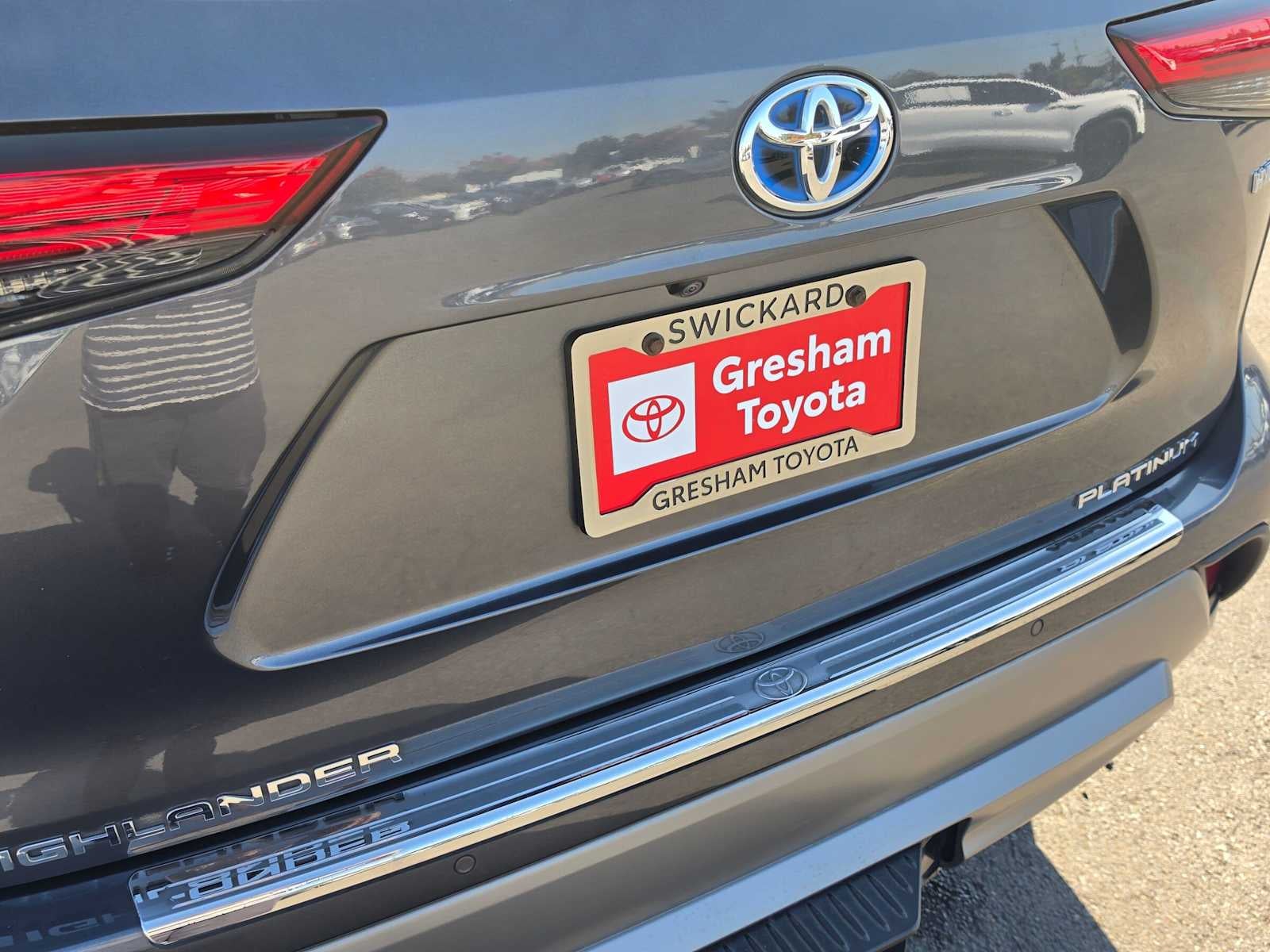 2023 Toyota Highlander Hybrid Platinum