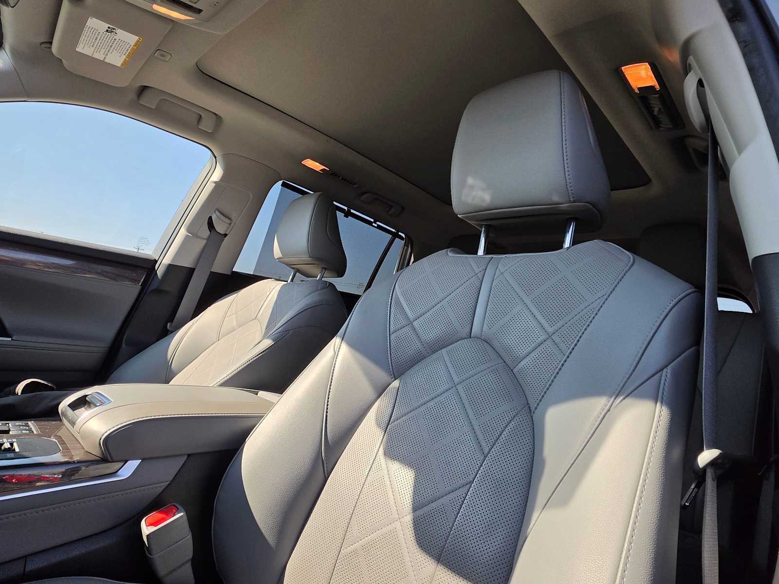 2023 Toyota Highlander Hybrid Platinum