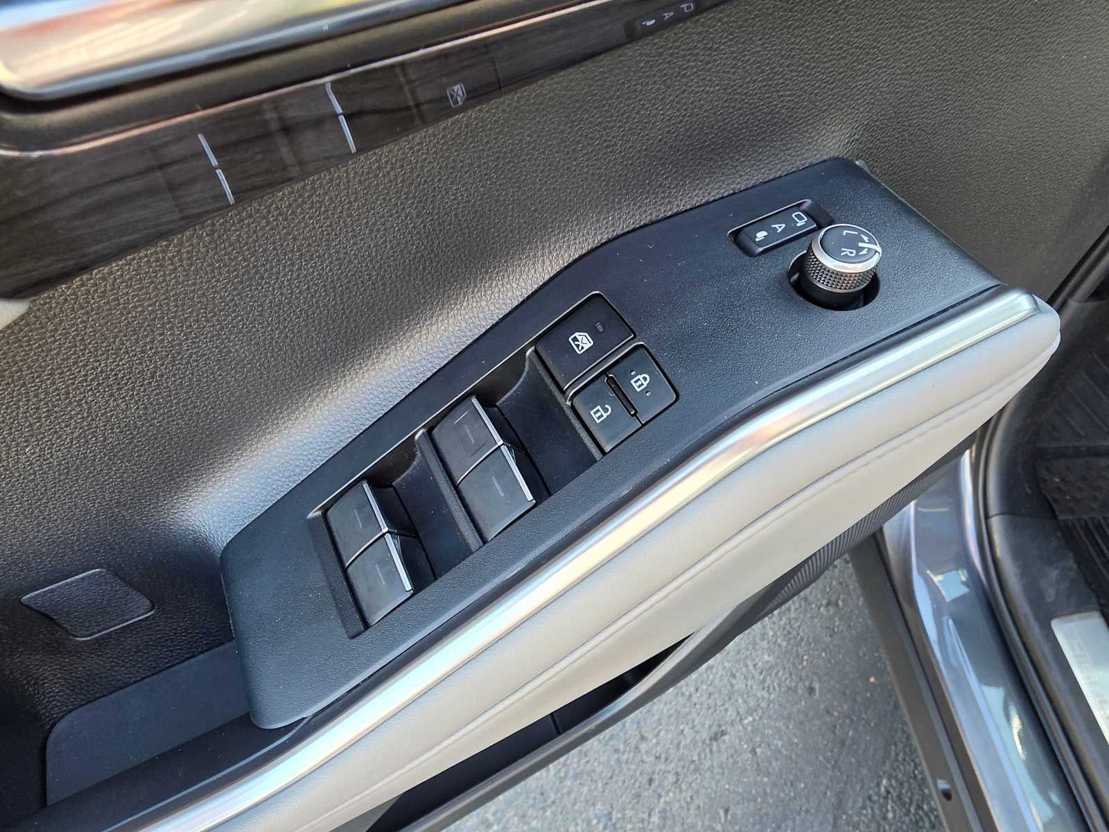 2023 Toyota Highlander Hybrid Platinum