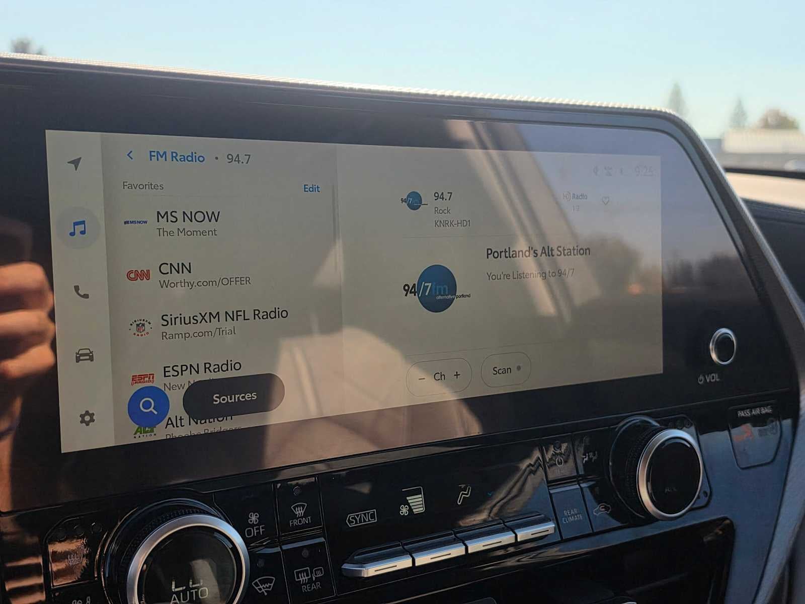 2023 Toyota Highlander Hybrid Platinum