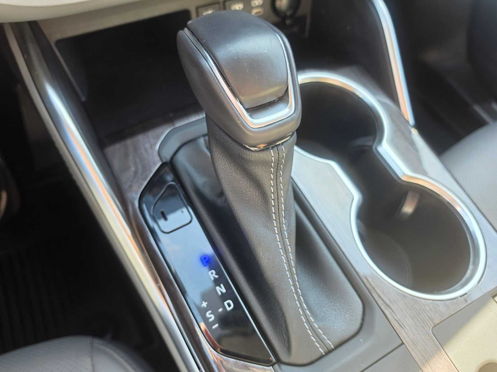 2023 Toyota Highlander Hybrid Platinum