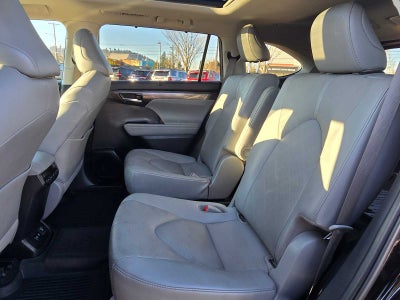 2021 Toyota Highlander Hybrid Platinum