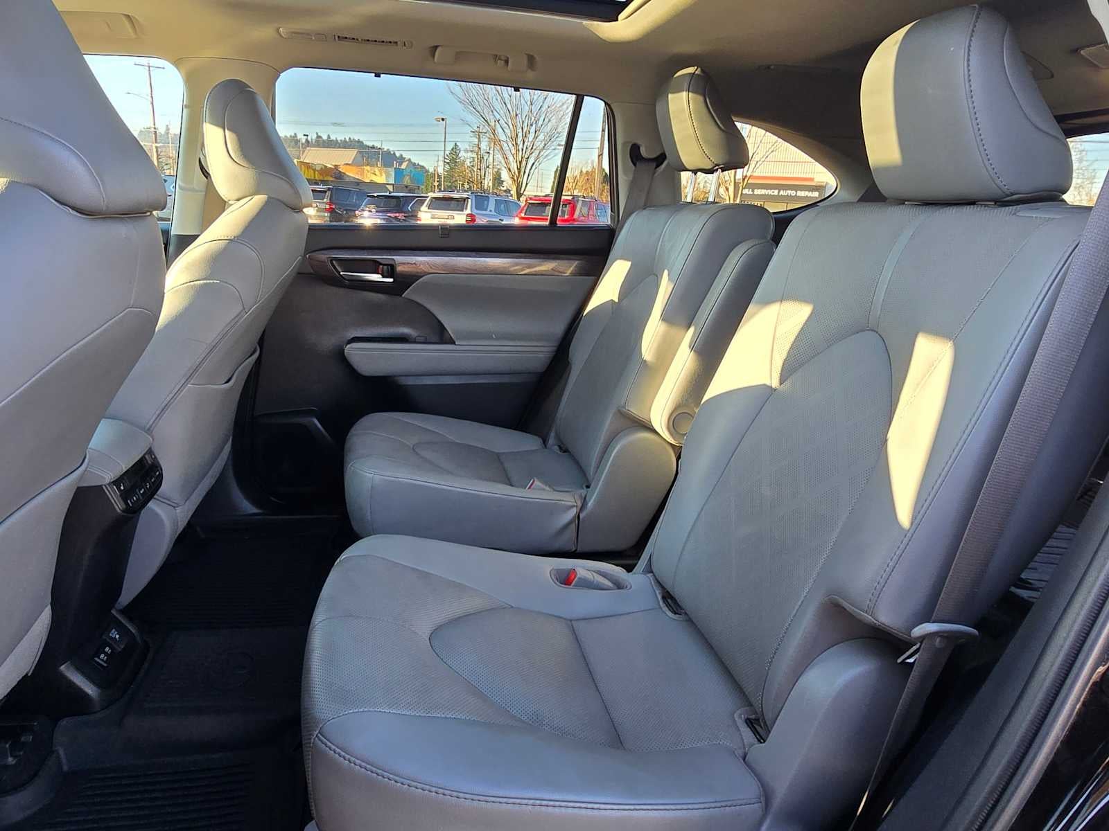 2021 Toyota Highlander Hybrid Platinum