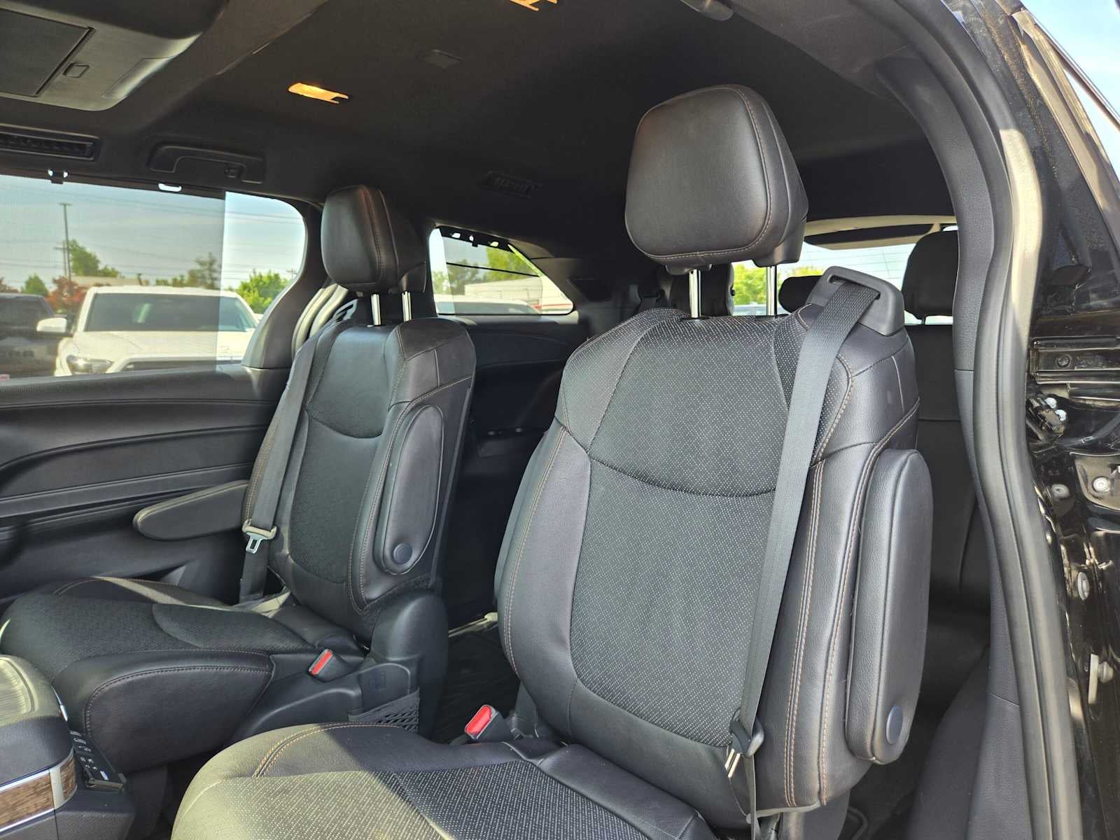2025 Toyota Sienna Platinum