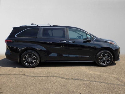 2025 Toyota Sienna Platinum