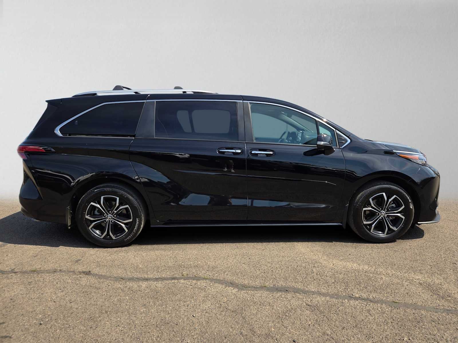2025 Toyota Sienna Platinum