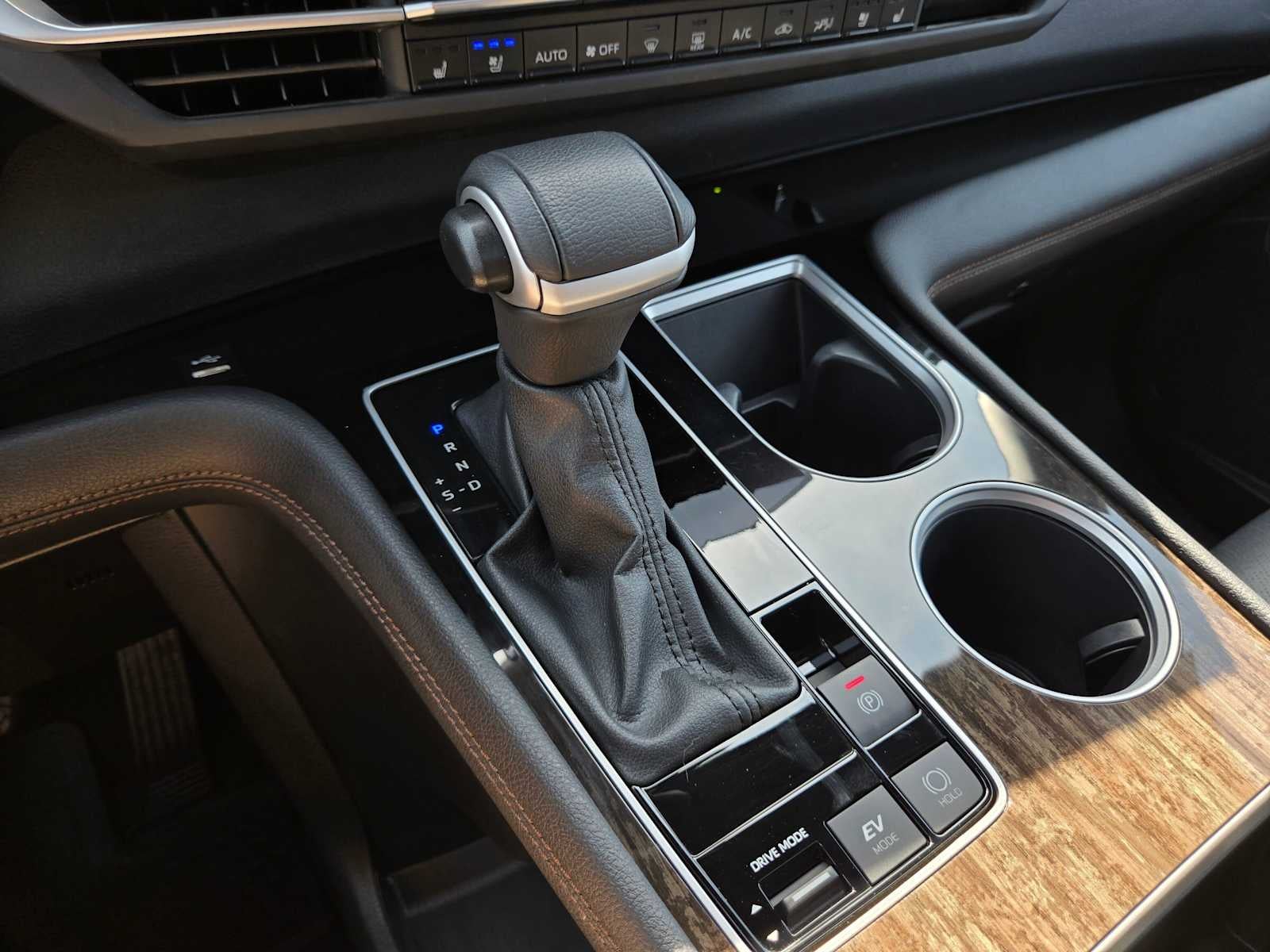 2025 Toyota Sienna Platinum