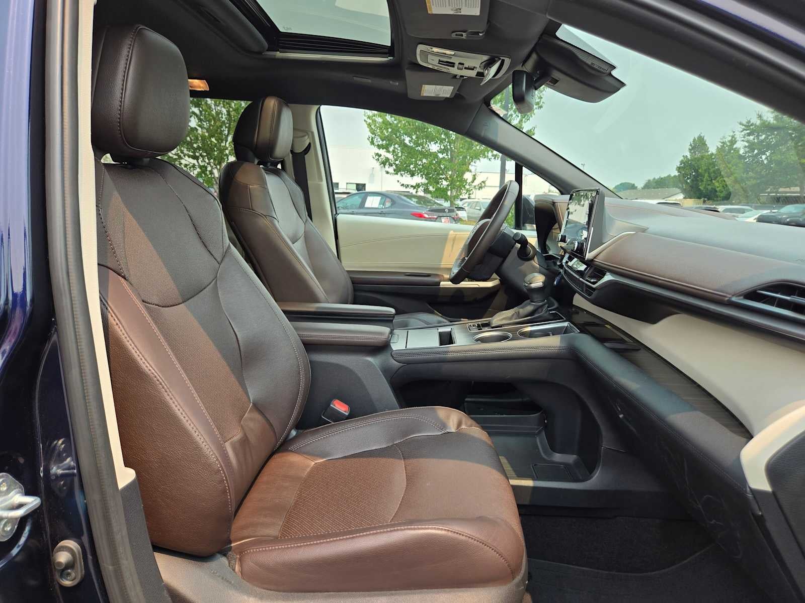 2023 Toyota Sienna Platinum
