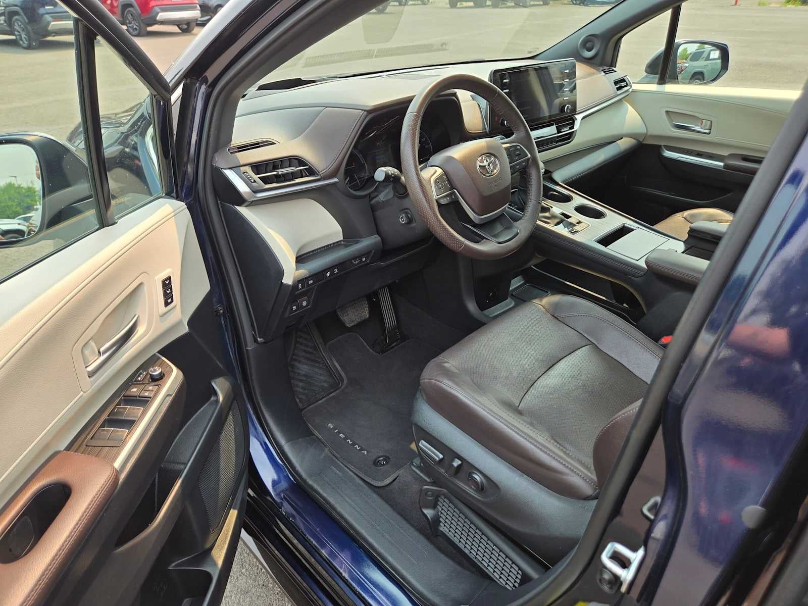 2023 Toyota Sienna Platinum