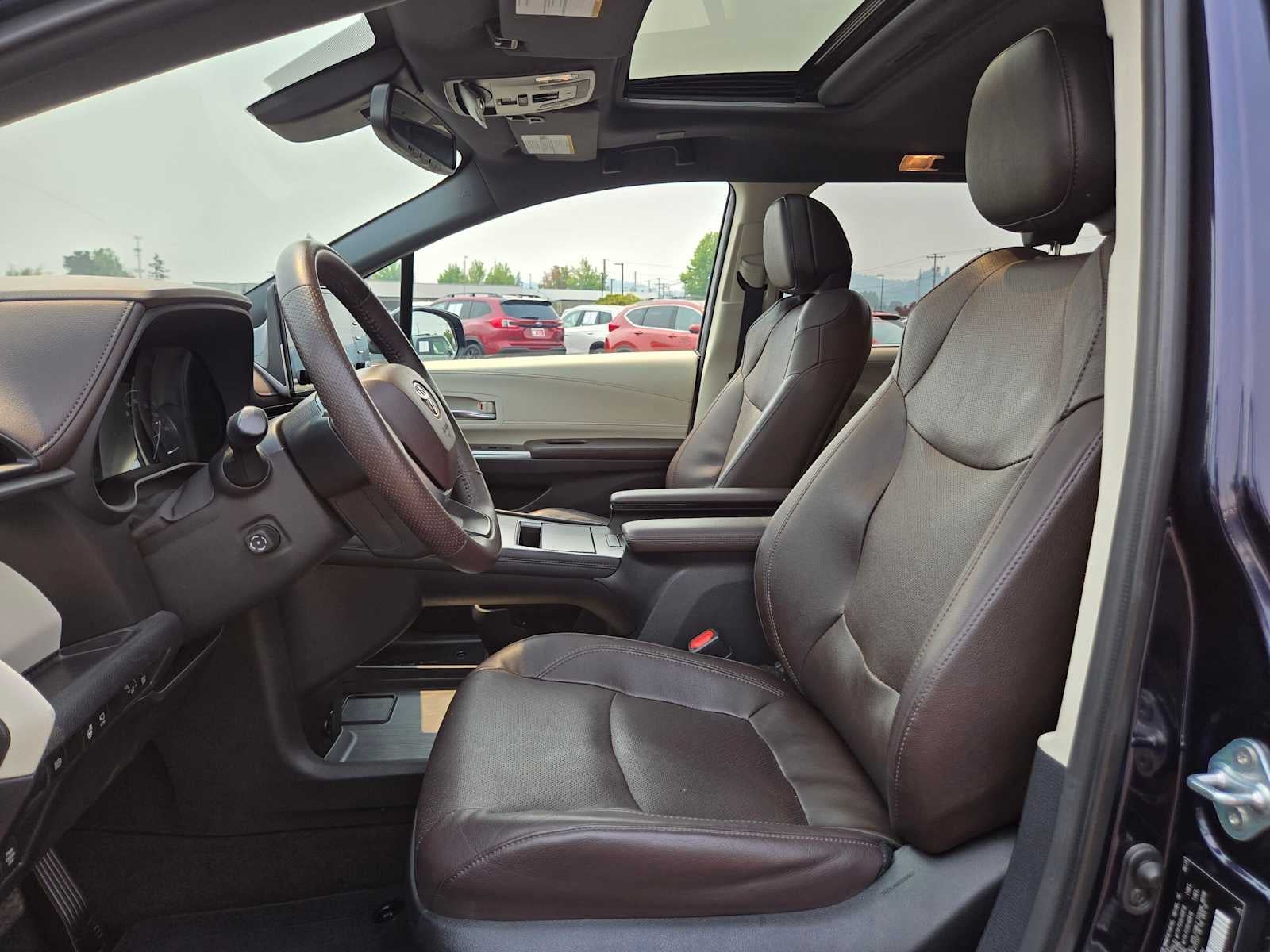 2023 Toyota Sienna Platinum