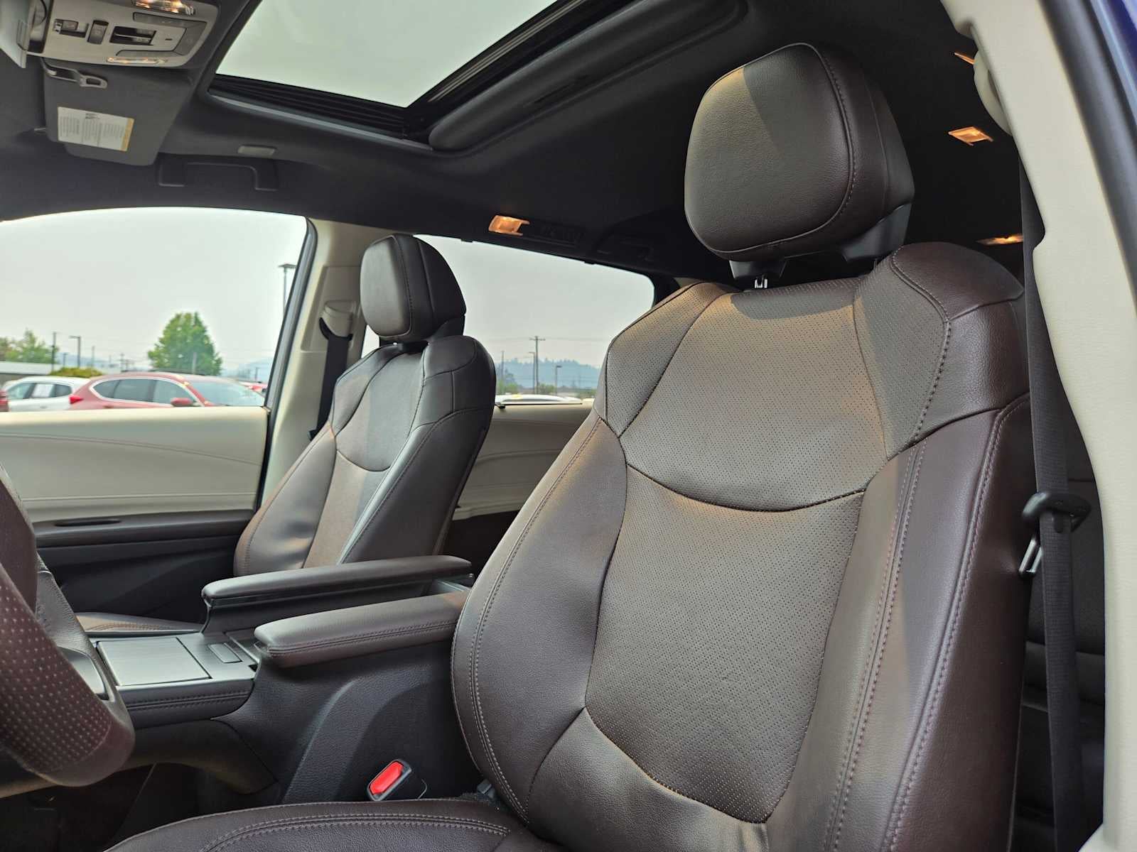 2023 Toyota Sienna Platinum
