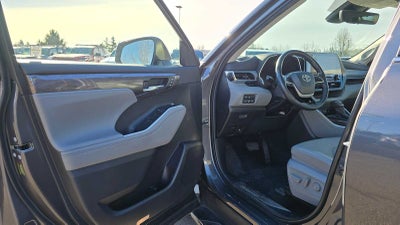 2022 Toyota Highlander Platinum