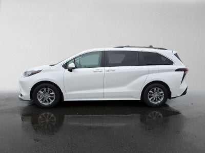 2024 Toyota Sienna XLE