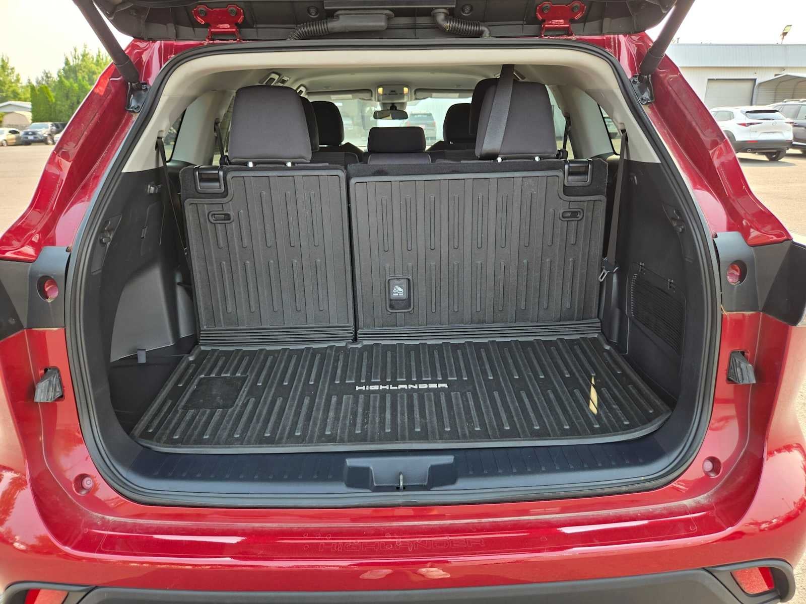 2024 Toyota Highlander Hybrid LE Nightshade