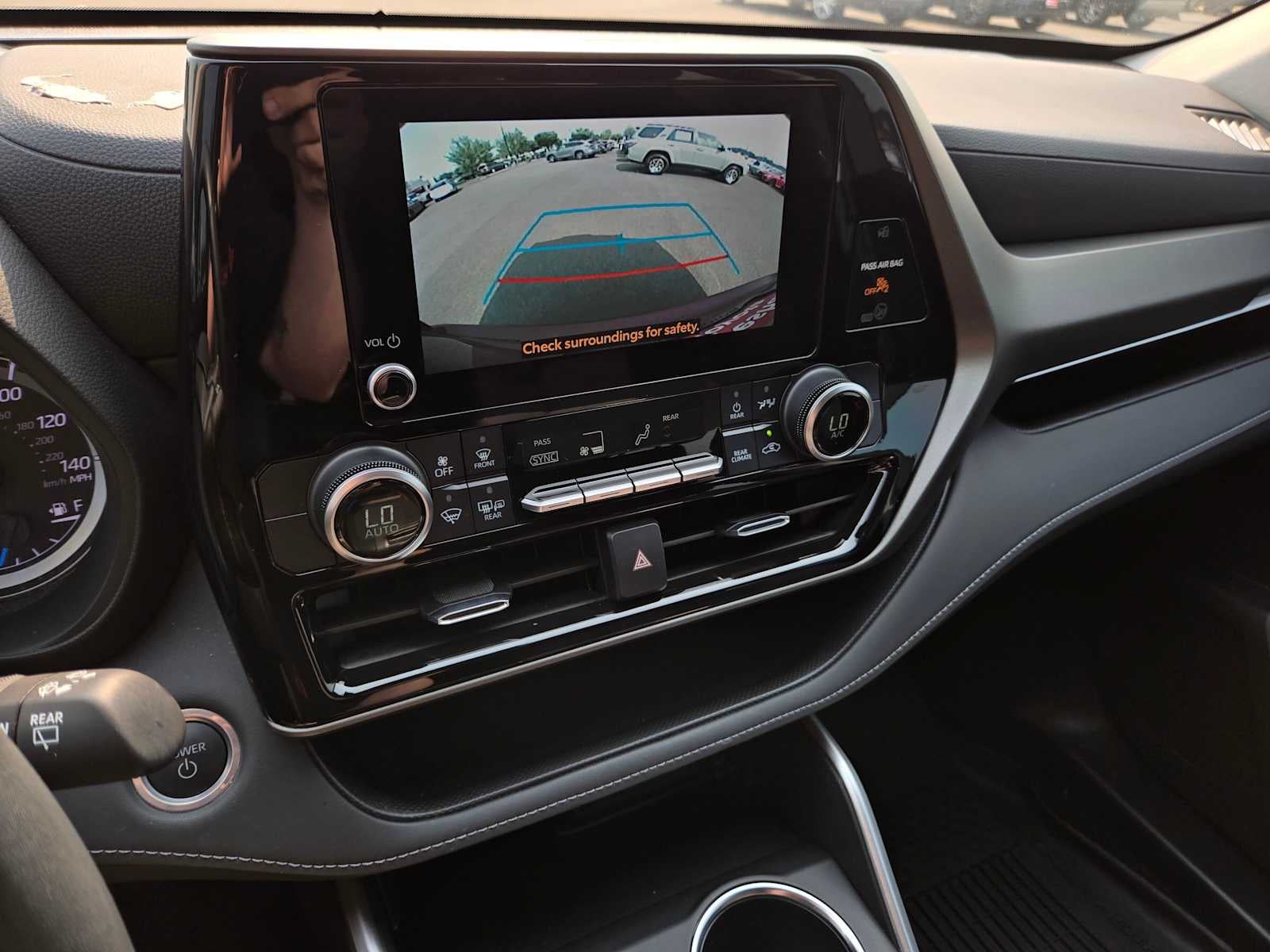 2024 Toyota Highlander Hybrid LE Nightshade