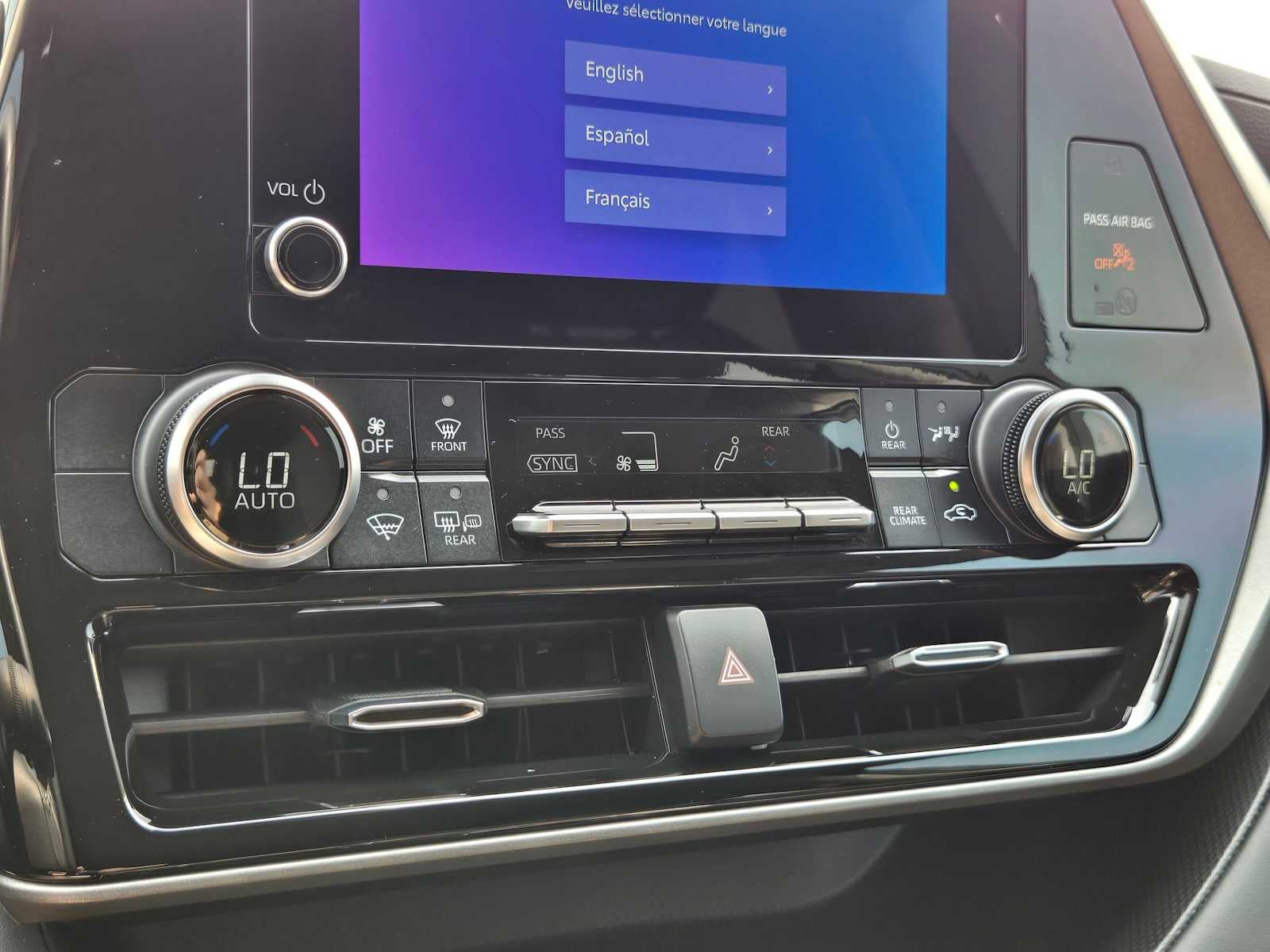 2024 Toyota Highlander Hybrid LE Nightshade