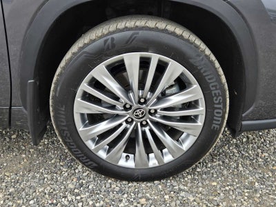 2025 Toyota Highlander Platinum