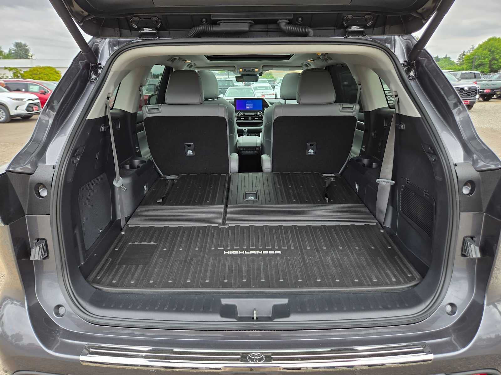2025 Toyota Highlander Platinum