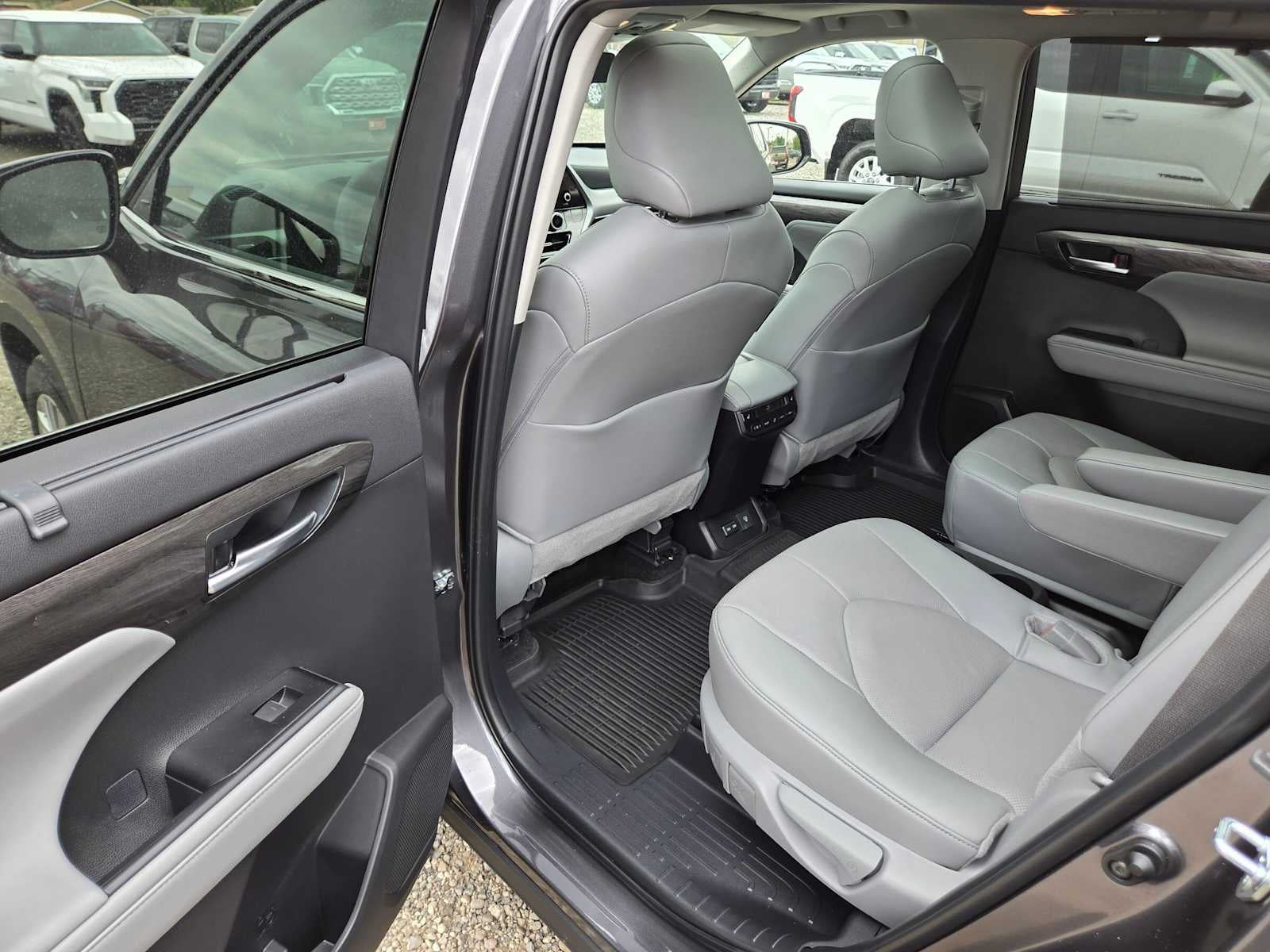 2025 Toyota Highlander Platinum