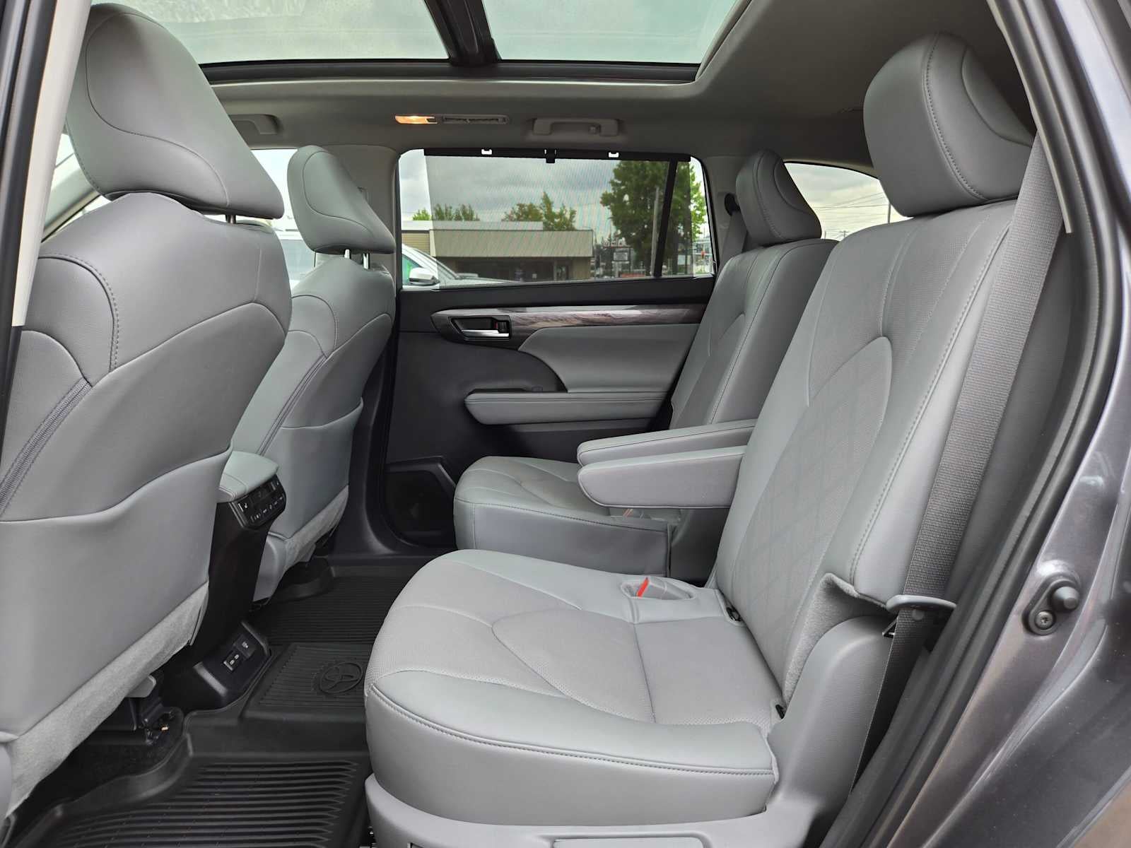 2025 Toyota Highlander Platinum