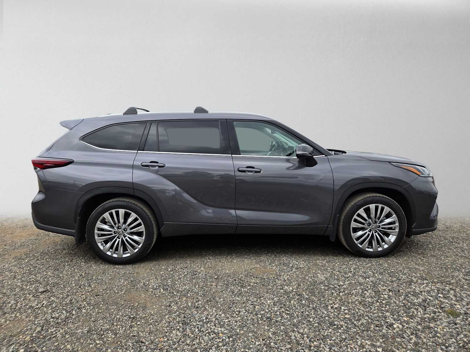 2025 Toyota Highlander Platinum