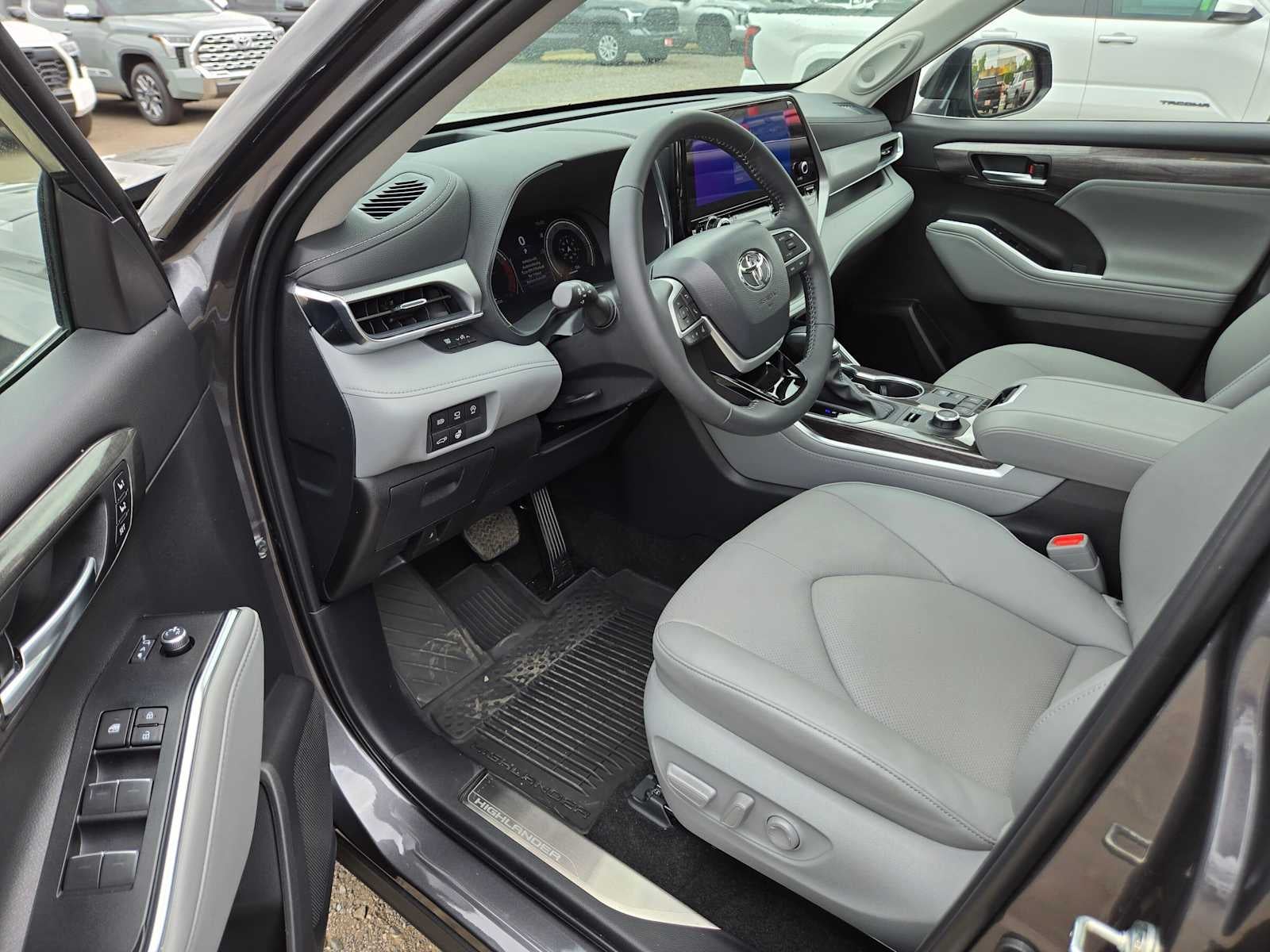 2025 Toyota Highlander Platinum