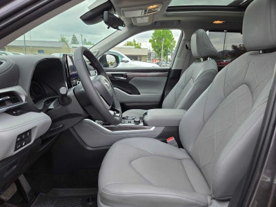 2025 Toyota Highlander Platinum
