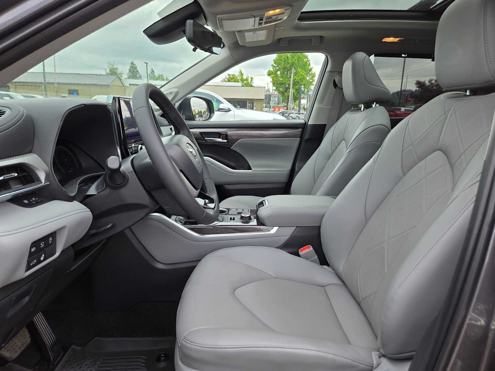 2025 Toyota Highlander Platinum