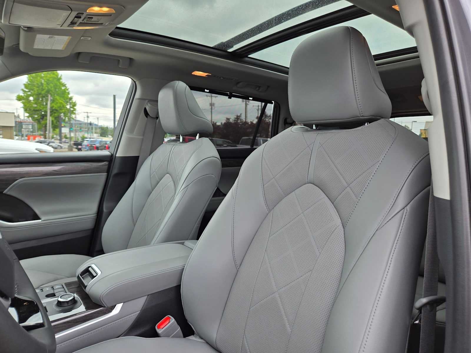 2025 Toyota Highlander Platinum