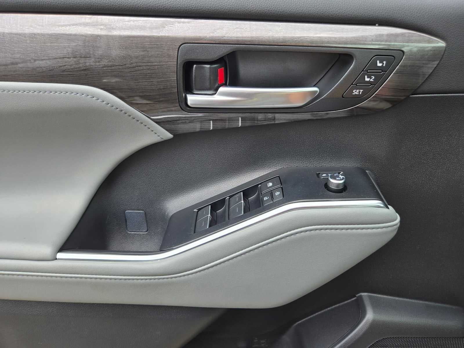 2025 Toyota Highlander Platinum