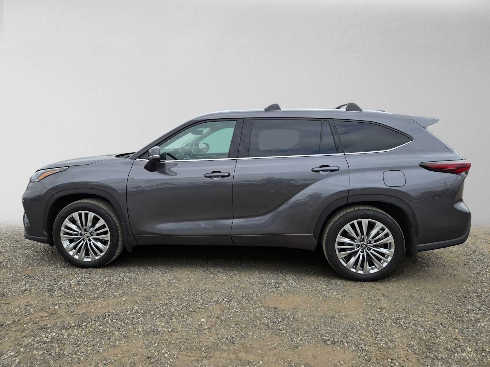 2025 Toyota Highlander Platinum