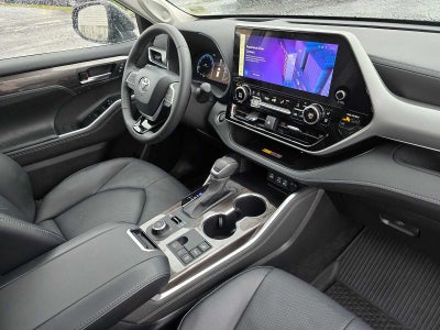 2025 Toyota Highlander Platinum