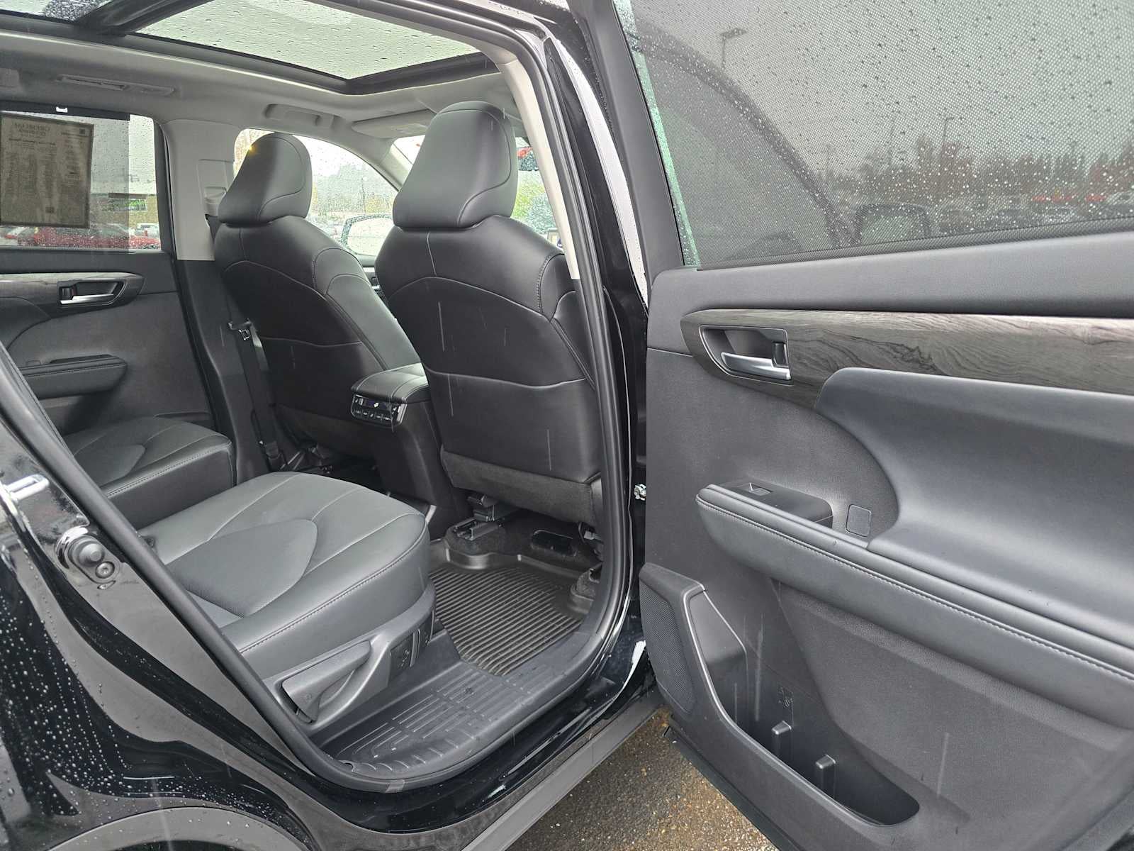 2025 Toyota Highlander Platinum