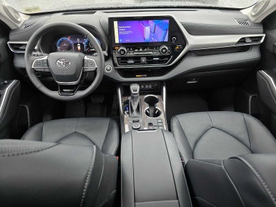 2025 Toyota Highlander Platinum