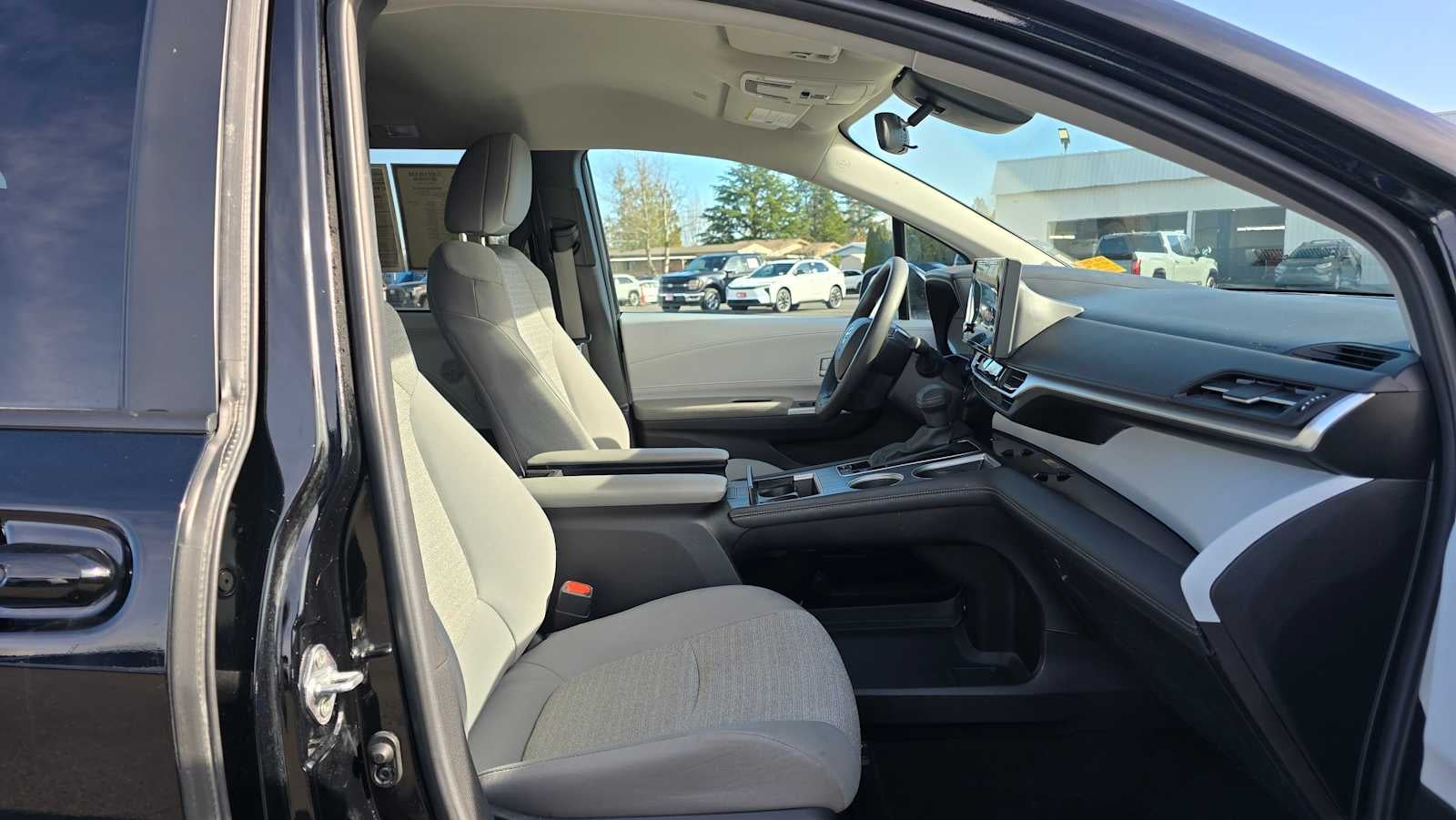 2025 Toyota Sienna LE