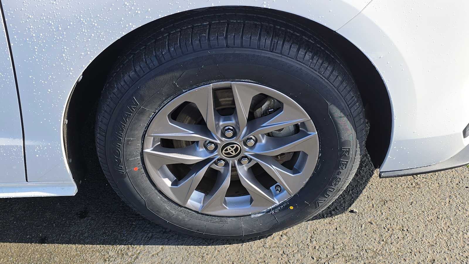 2024 Toyota Sienna LE