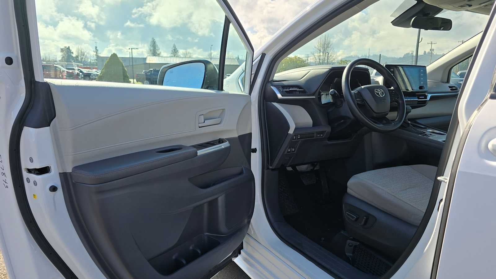 2024 Toyota Sienna LE