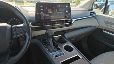 2024 Toyota Sienna LE