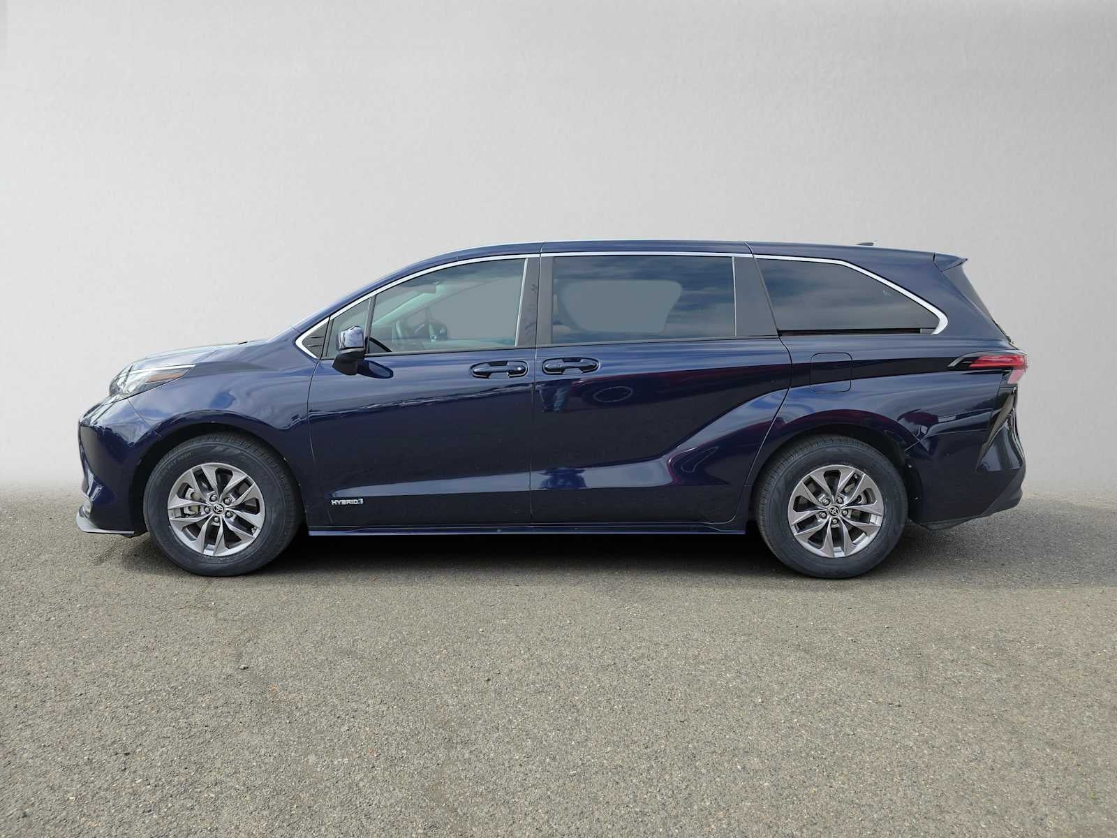 2021 Toyota Sienna LE