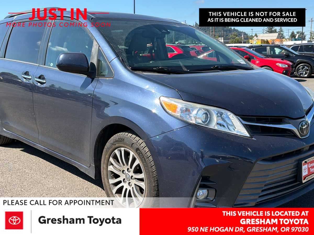 2018 Toyota Sienna XLE