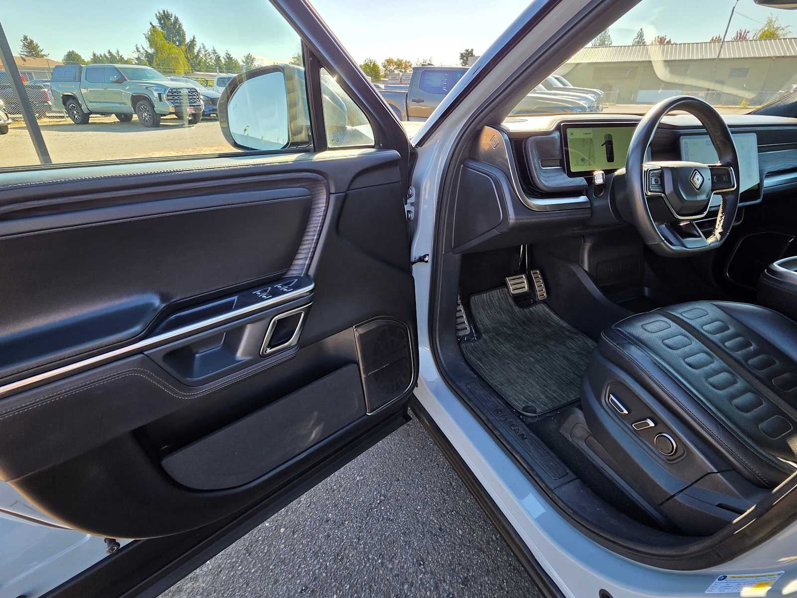 2023 Rivian R1S Adventure